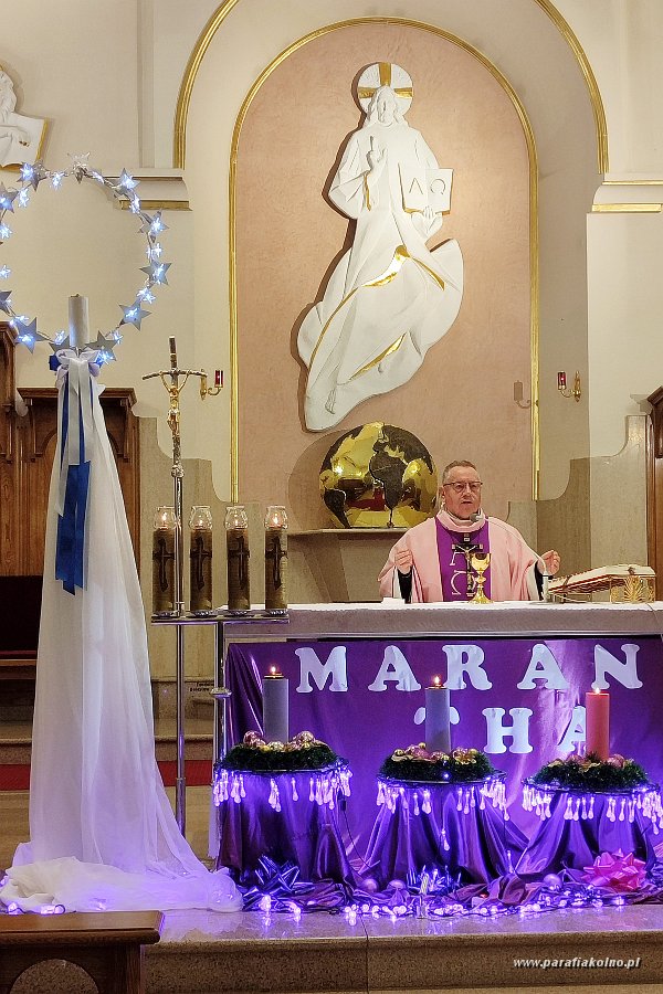 35 Niedziela - msza wieczorna.jpg